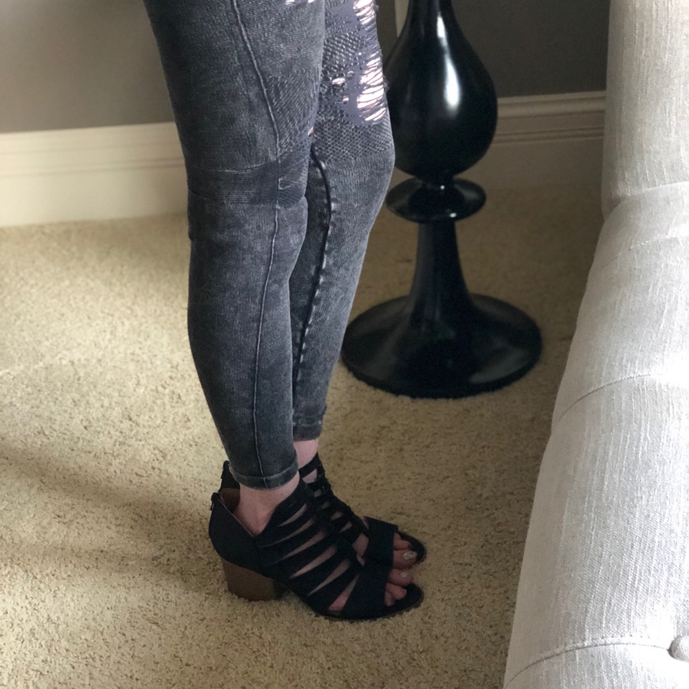 🆕 CHARCOAL DESTROYED LEGGINGS 🖤LAST PAIR🖤 - Picture 3 of 5